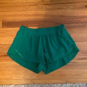 Lululemon hotty hot shorts 2.5 inches